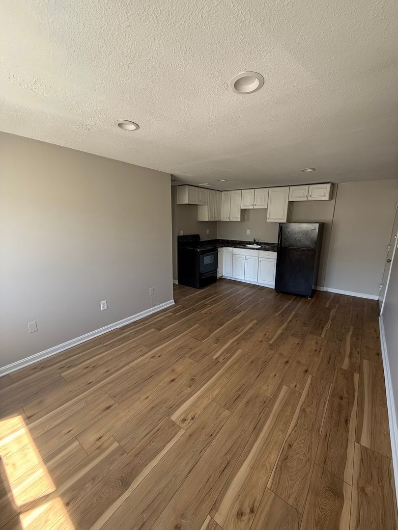 Cleveland Apartment: 3022 W. 14th St
