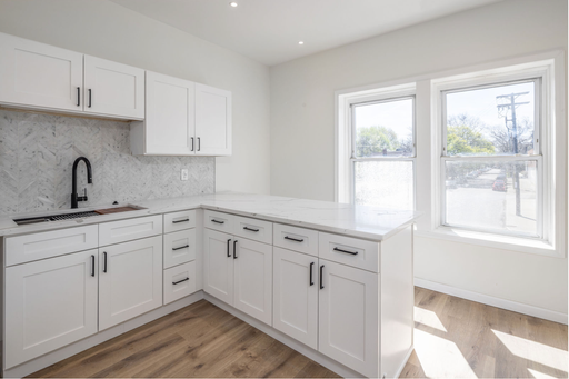 3250 Lorain - Upper – photo 1