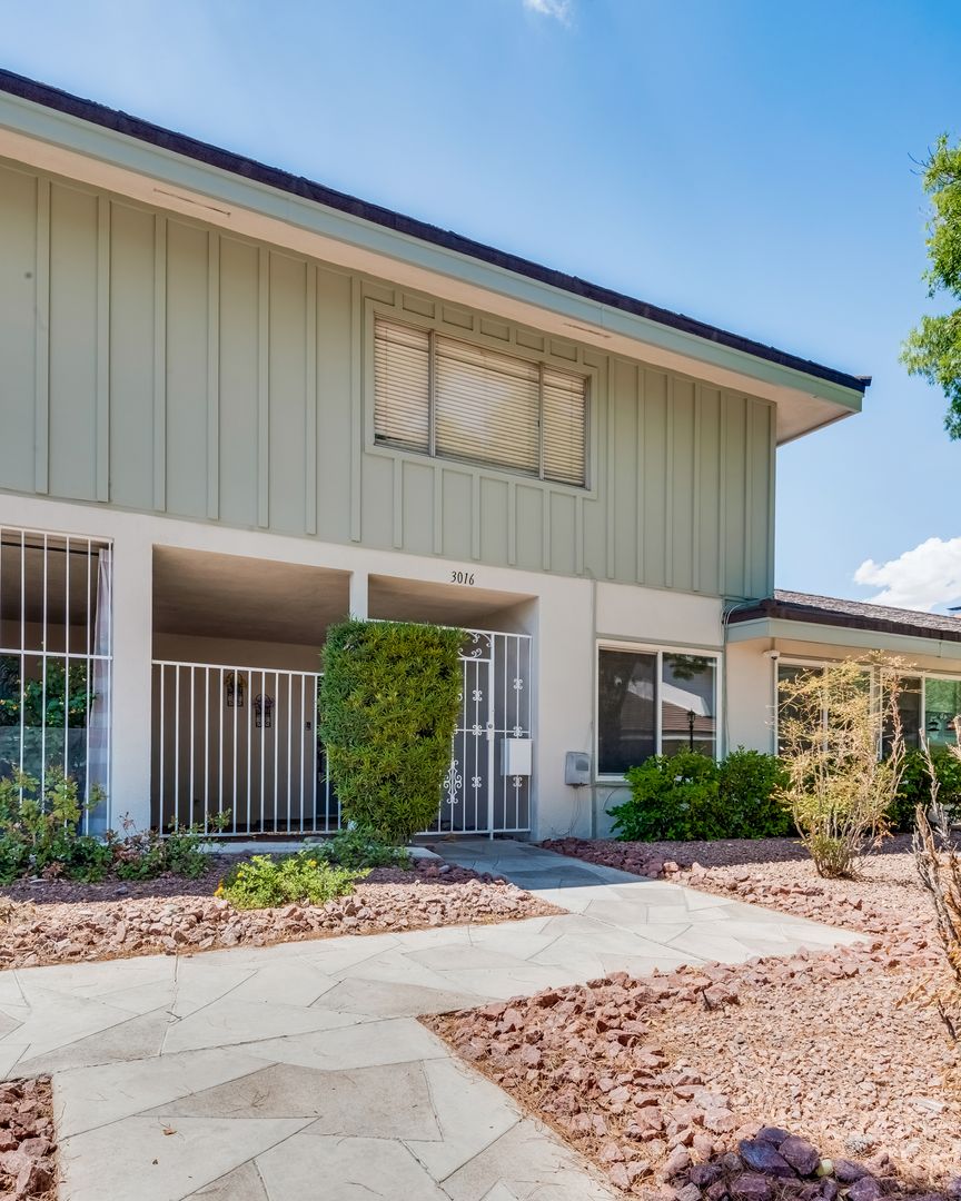 Las Vegas Townhome: 3016 El Camino Ave