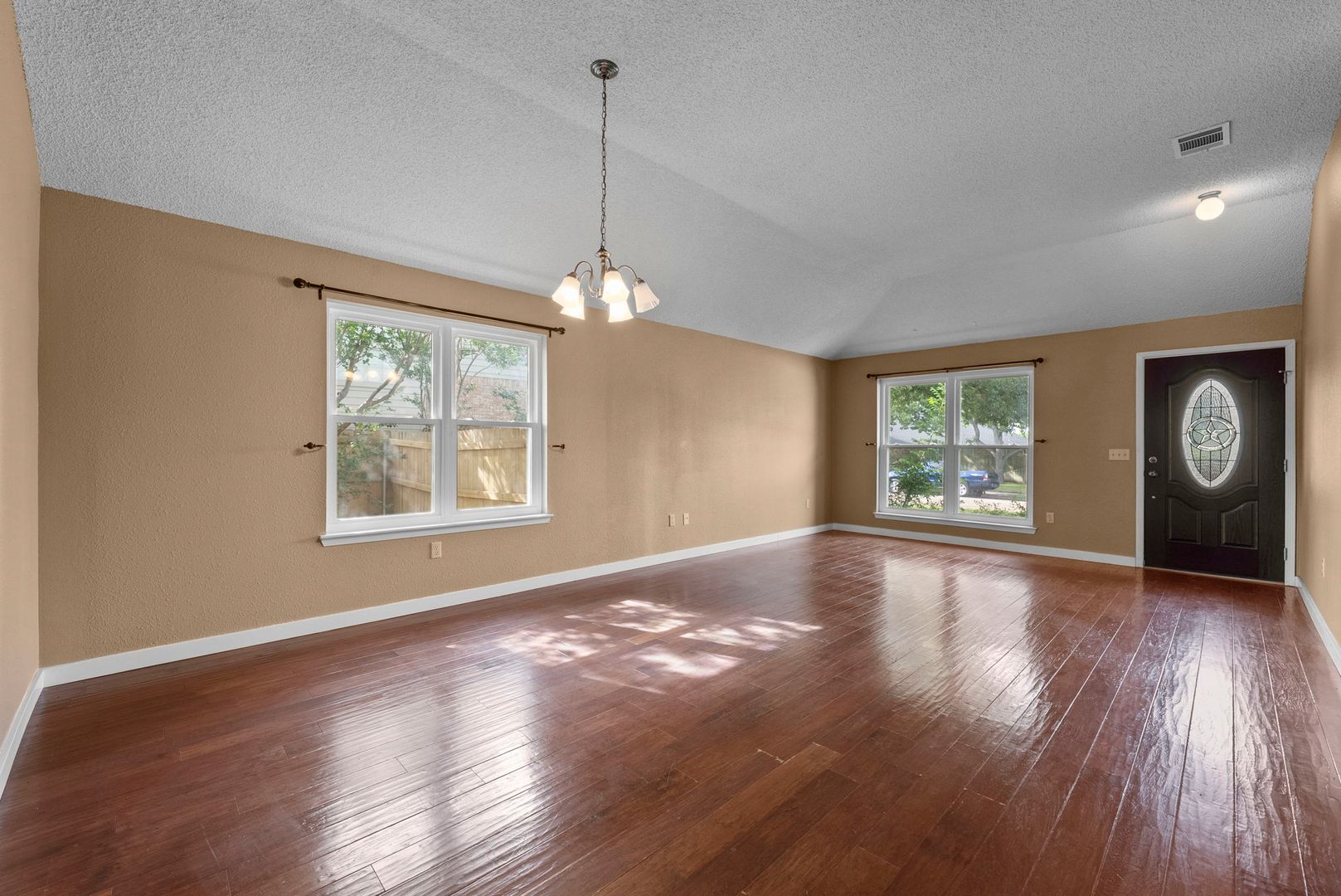 Austin House: 6700 Carisbrooke Lane