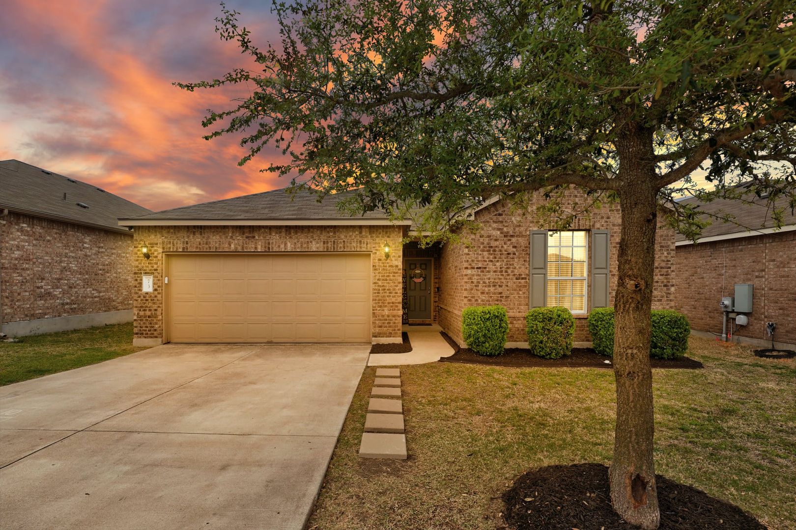 Leander House: 73 Mallard Ln