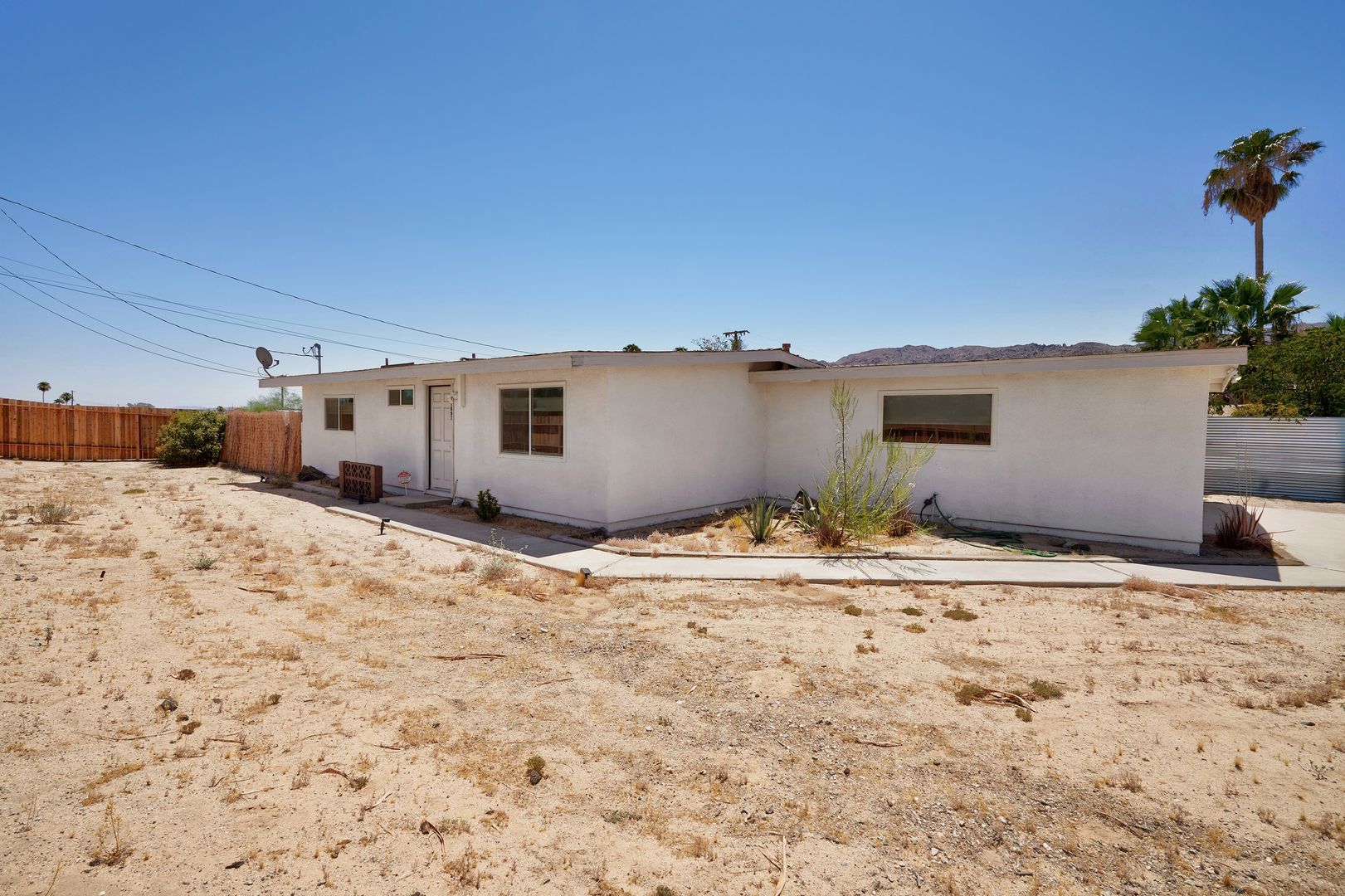 Twentynine Palms House: 71897 Sunnyslope Dr