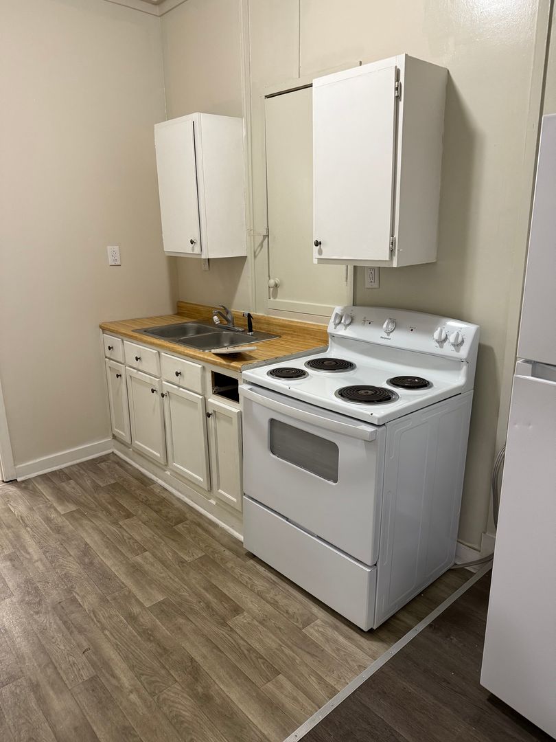 Muncie Apartment: 1525 South Walnut Street