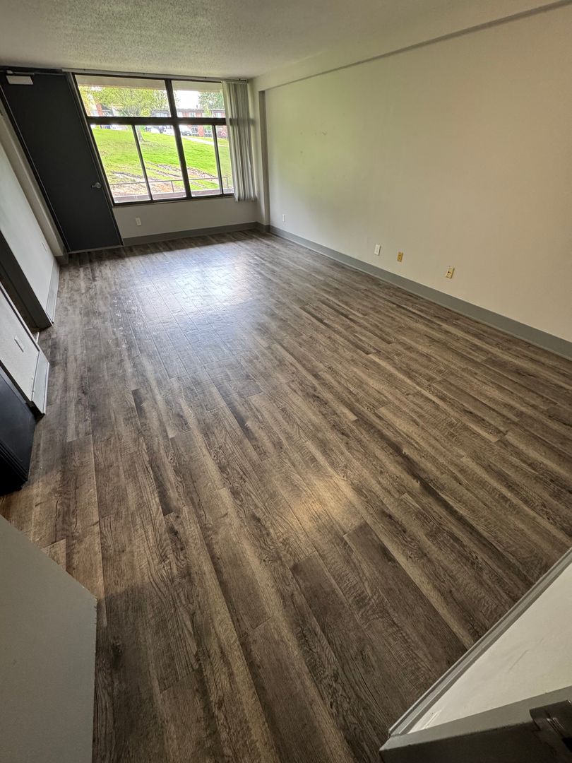 Des Moines Apartment: 2270 Bell Ave