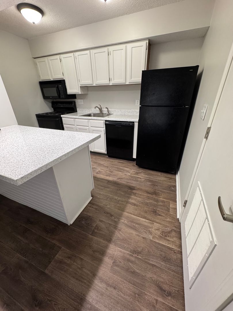 Clive Apartment: 11428 Forest Ave