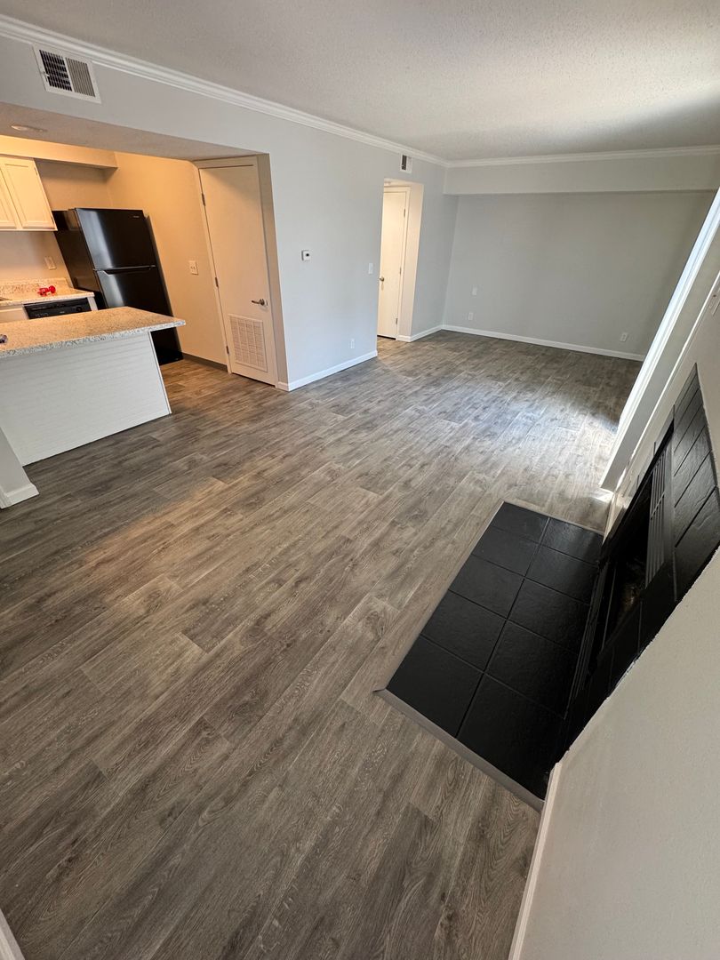 Clive Apartment: 11428 Forest Ave
