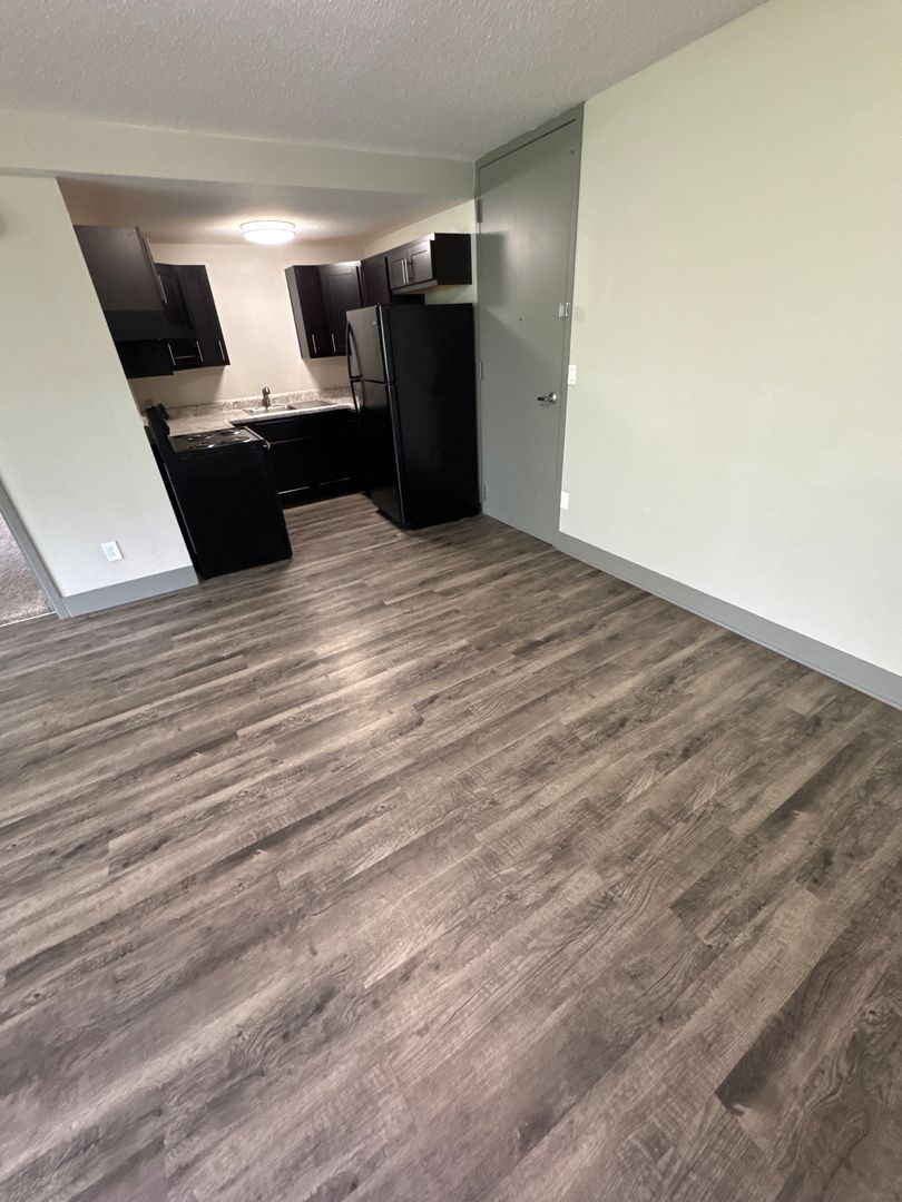 Des Moines Apartment: 2270 Bell Ave