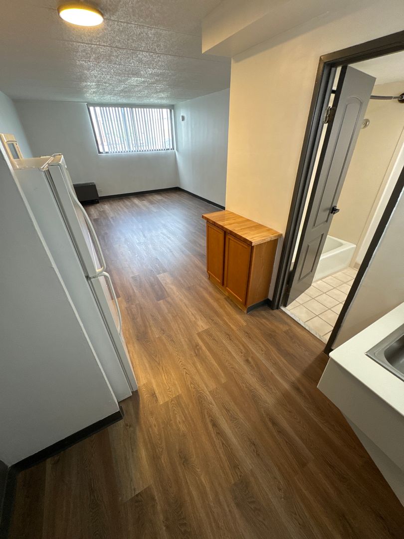 Clive Apartment: 11040 Hickman Road