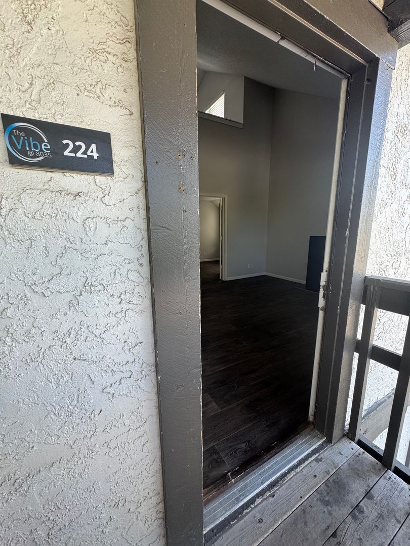 Clive Apartment: 11428 Forest Ave