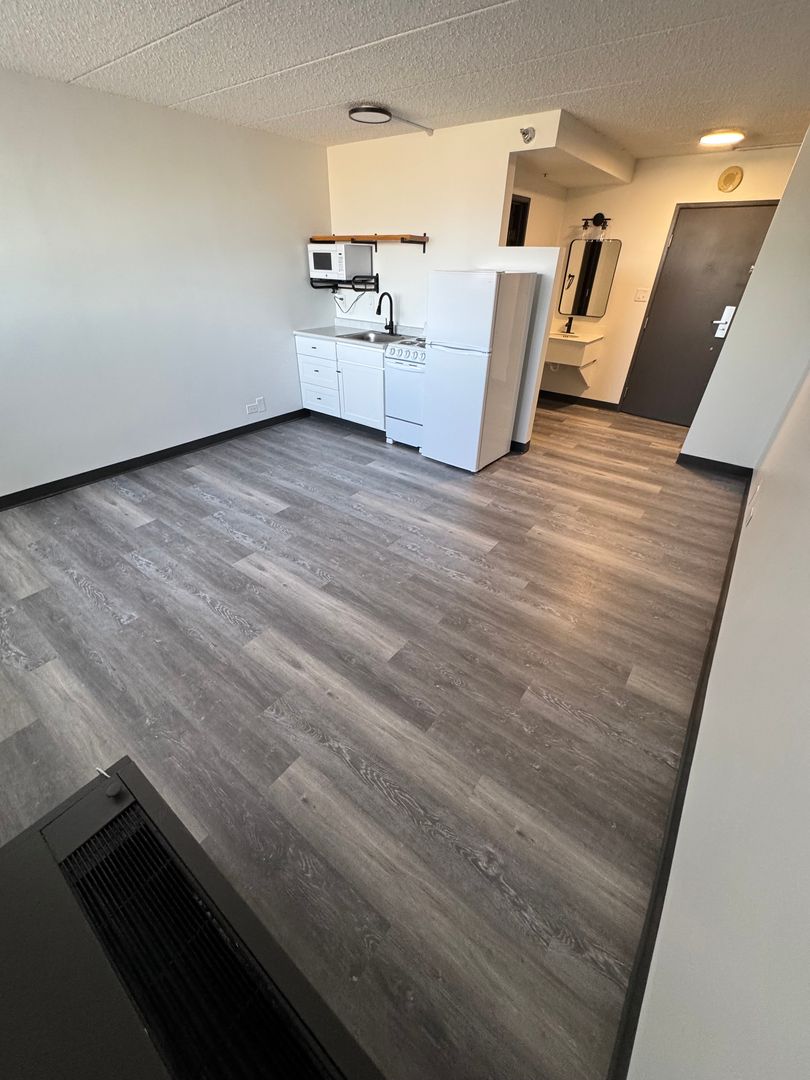 Clive Apartment: 11040 Hickman Road