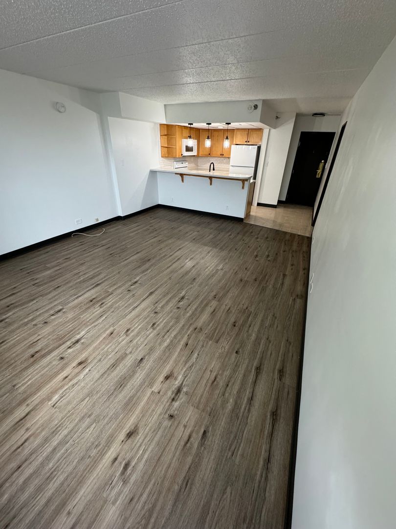 Clive Apartment: 11040 Hickman Road