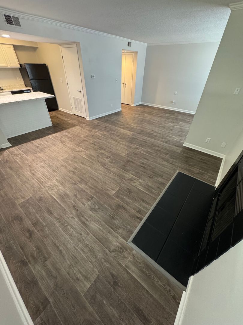Clive Apartment: 11428 Forest Ave
