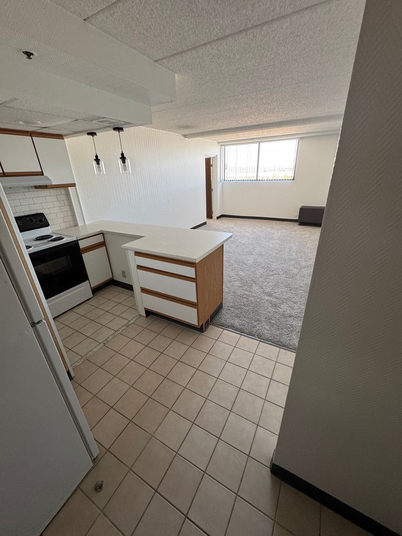 Clive Apartment: 11040 Hickman Road