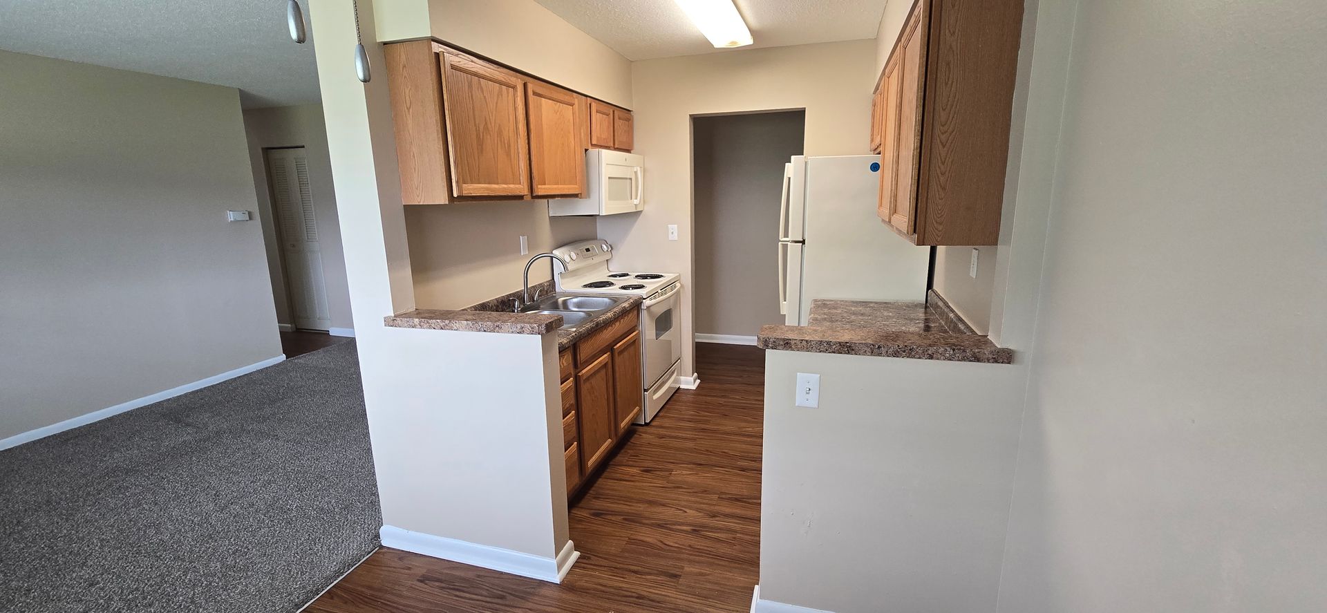 Urbandale Apartment: 7715 Hickman Road