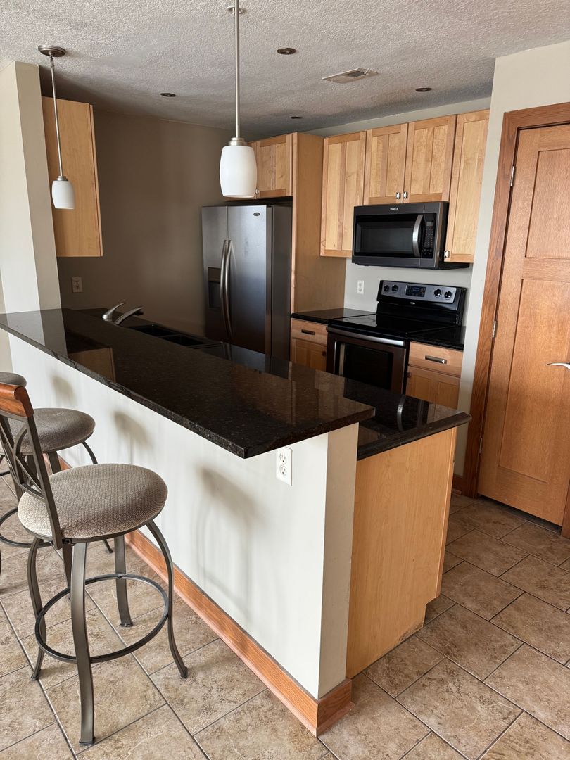 Windsor Heights Apartment: 6500 University Ave