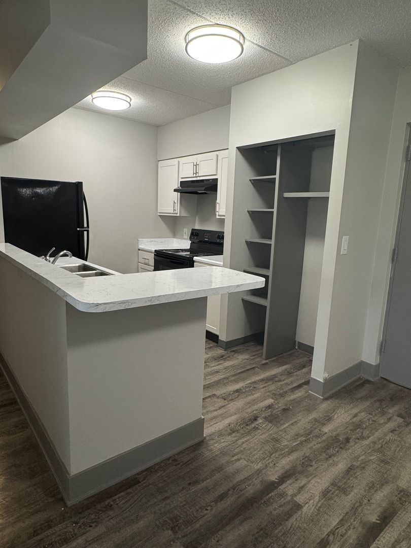 Des Moines Apartment: 2270 Bell Ave