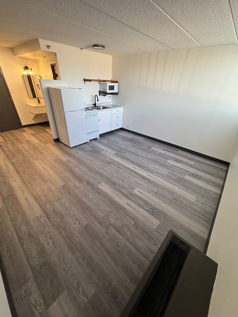 Clive Apartment: 11040 Hickman Road