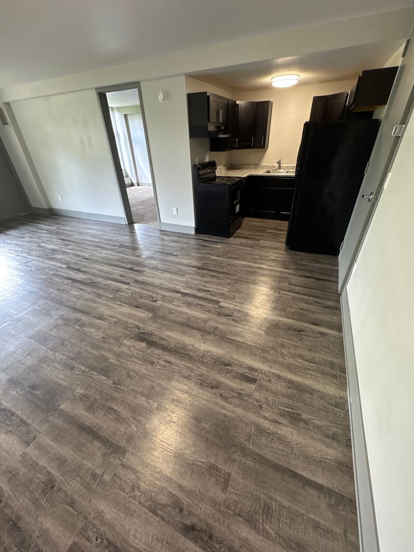 Des Moines Apartment: 2270 Bell Ave