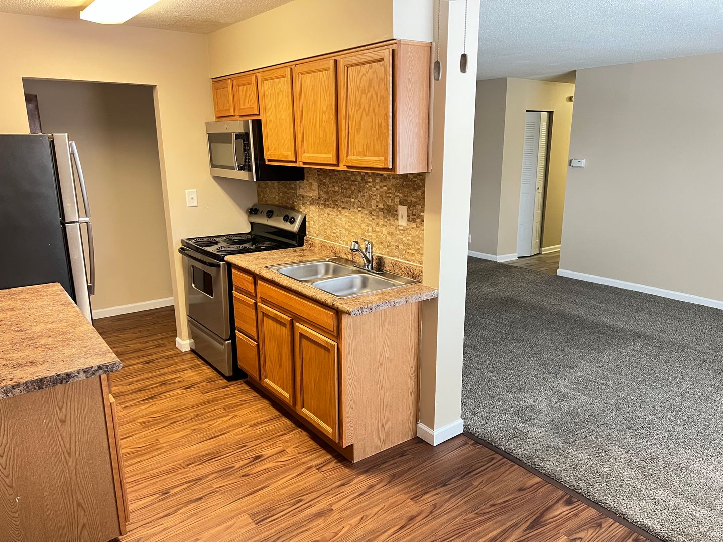 Urbandale Apartment: 7715 Hickman Road