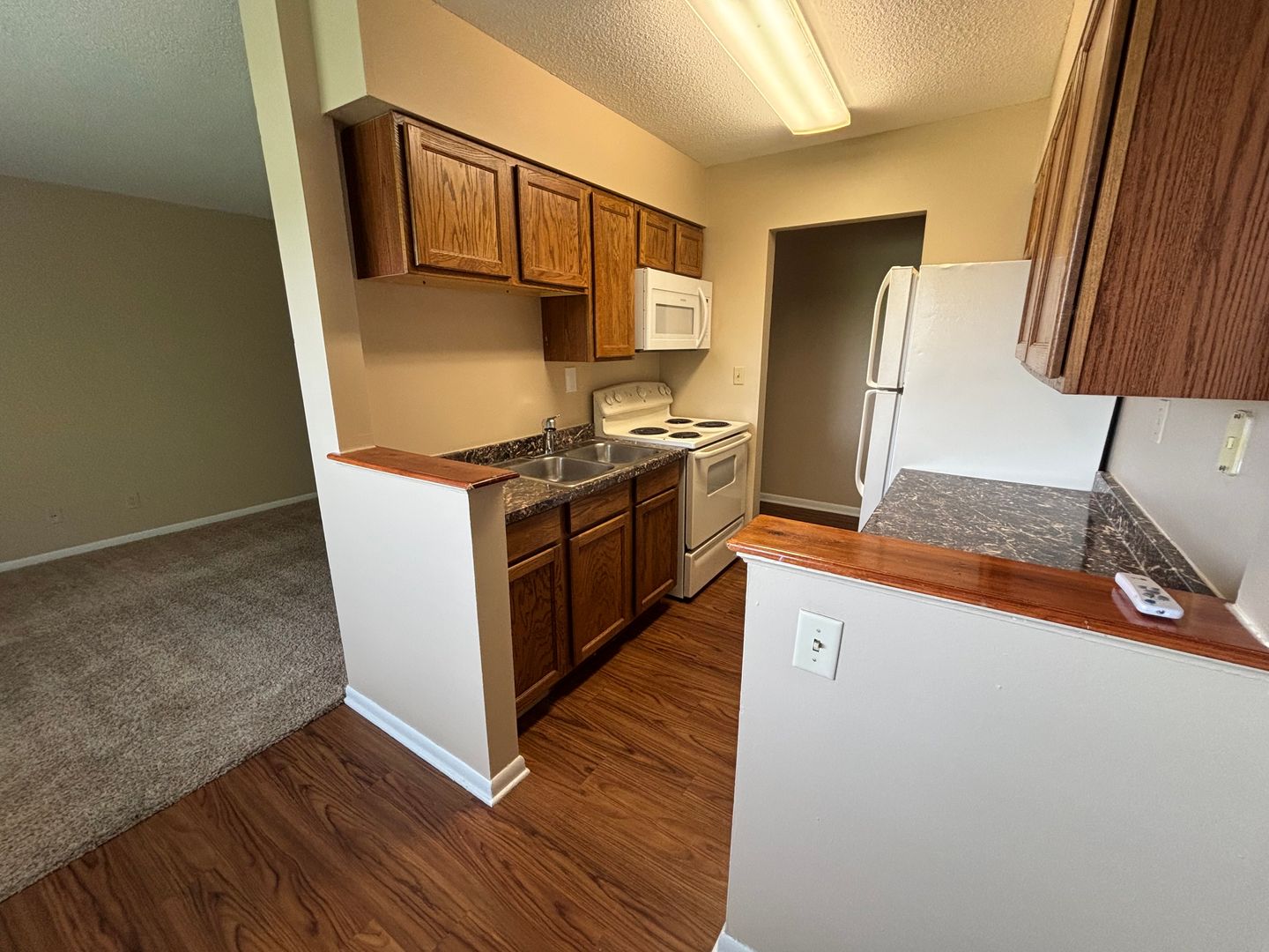 Urbandale Apartment: 7715 Hickman Road