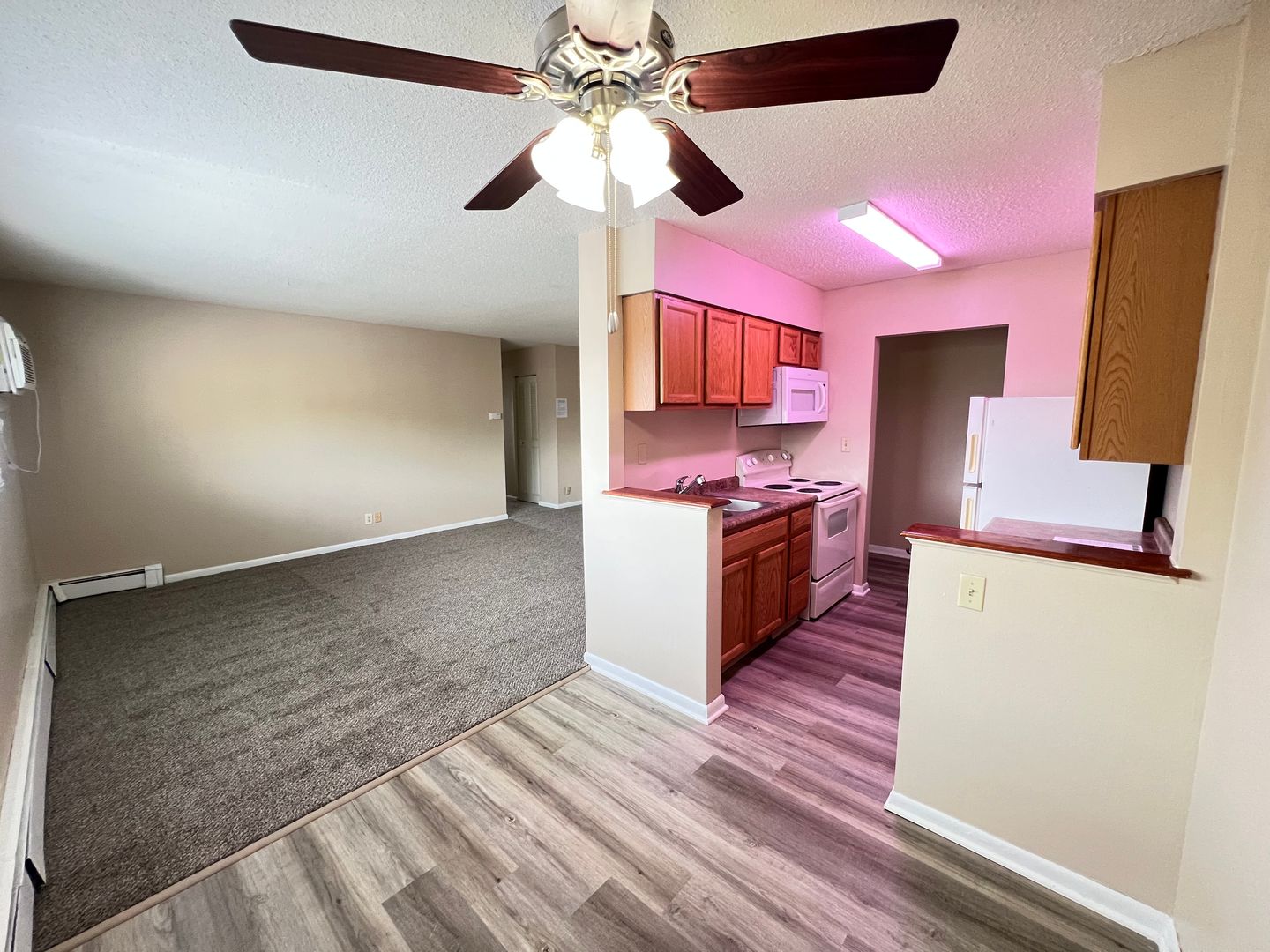 Urbandale Apartment: 7715 Hickman Road