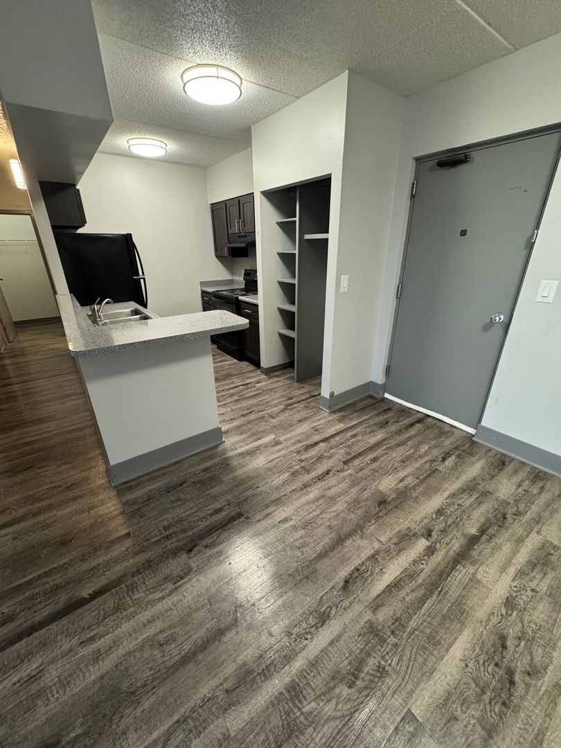 Des Moines Apartment: 2270 Bell Ave