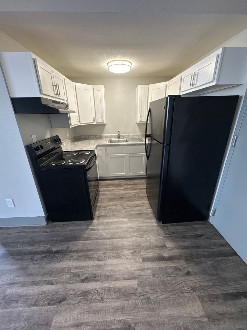 Des Moines Apartment: 2270 Bell Ave