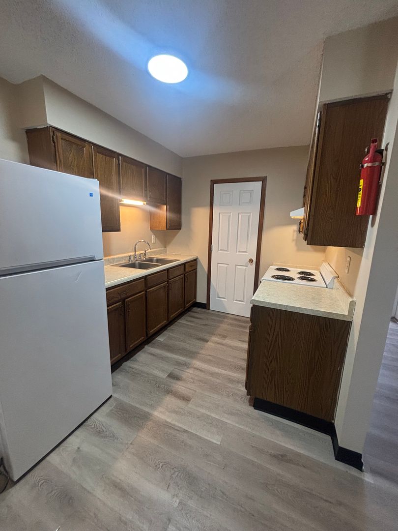 Truro Apartment: 107 W North