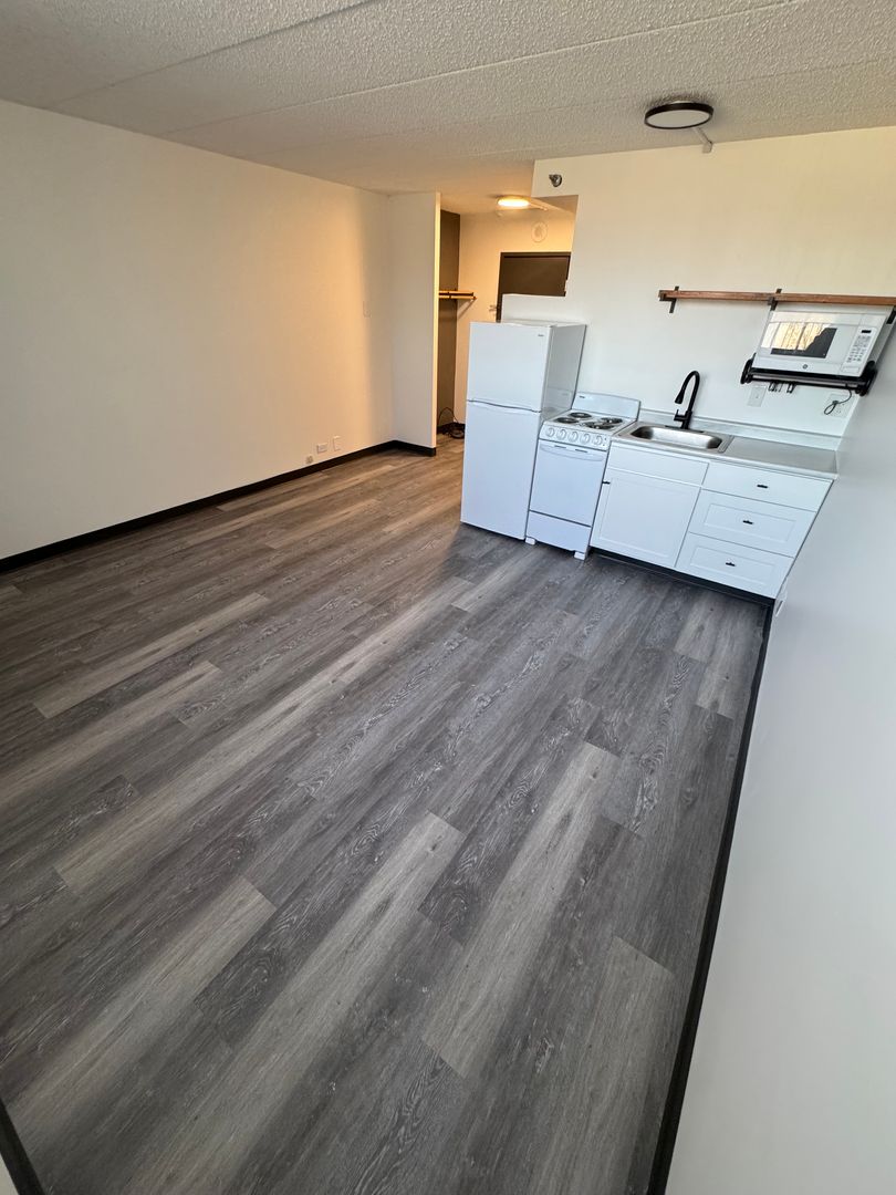 Clive Apartment: 11040 Hickman Road