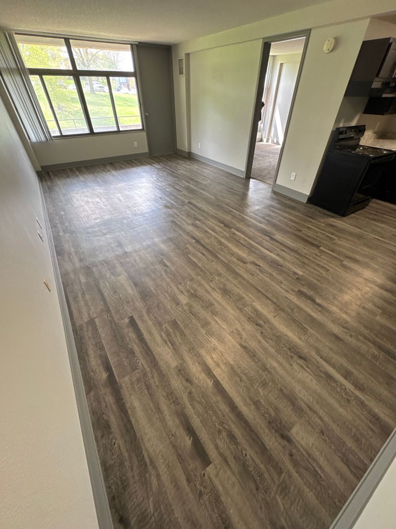 Des Moines Apartment: 2270 Bell Ave