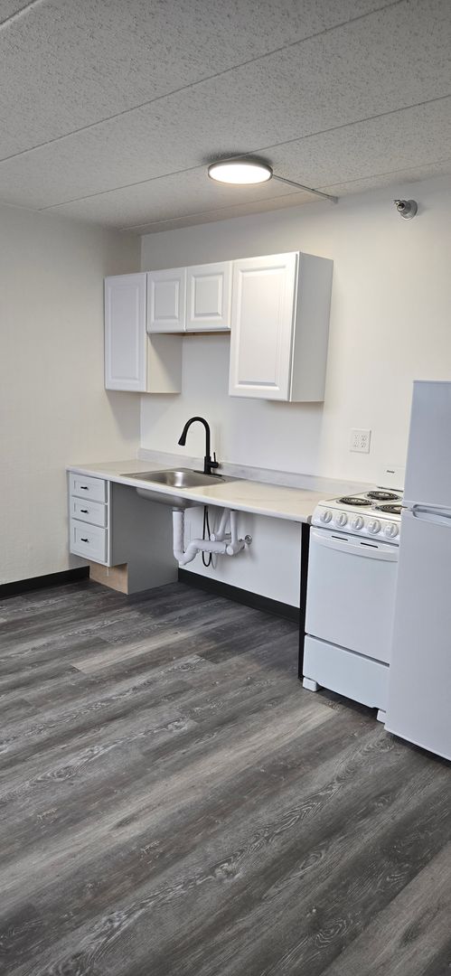 Clive Apartment: 11040 Hickman Road