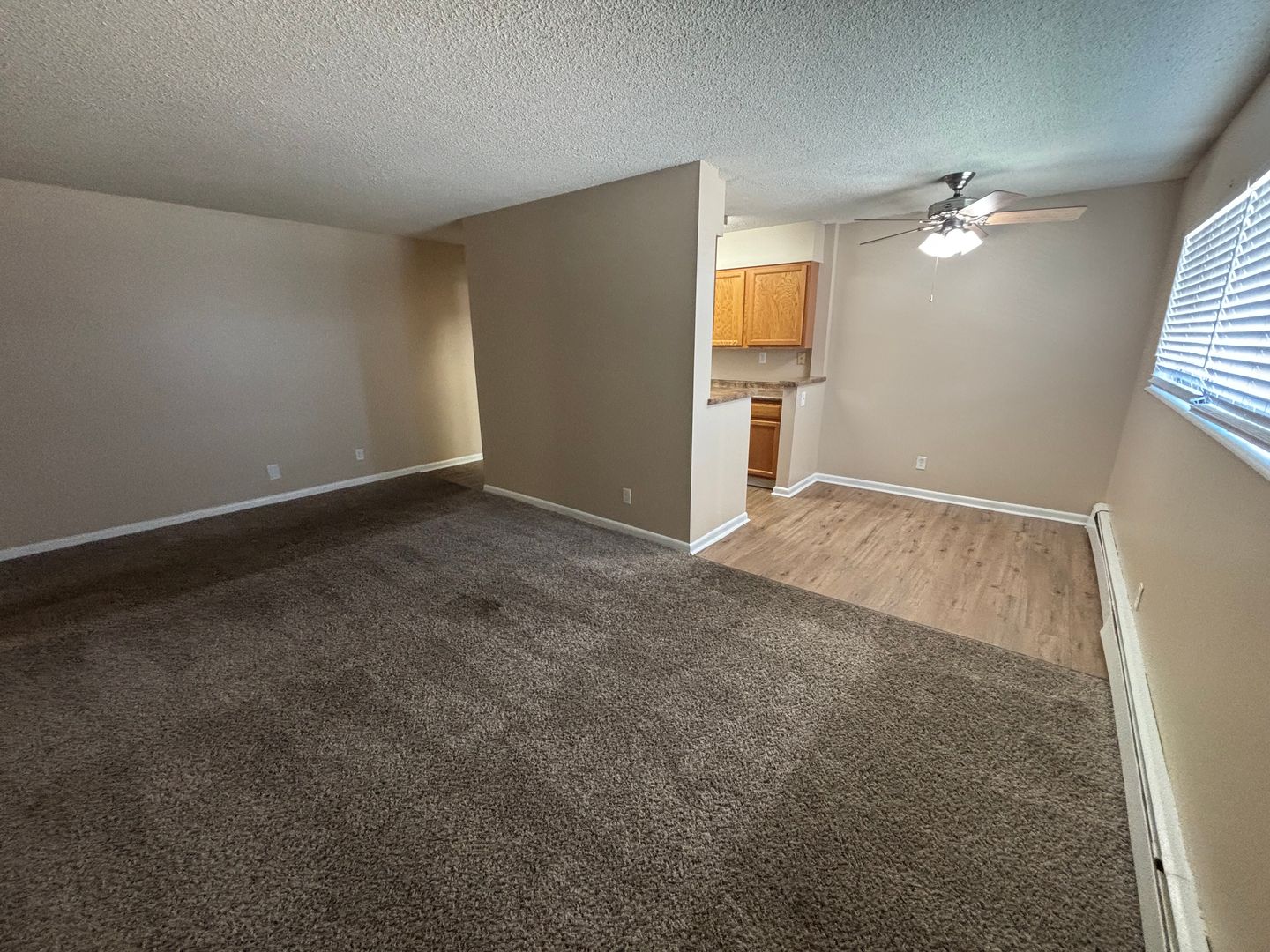 Urbandale Apartment: 7715 Hickman Road