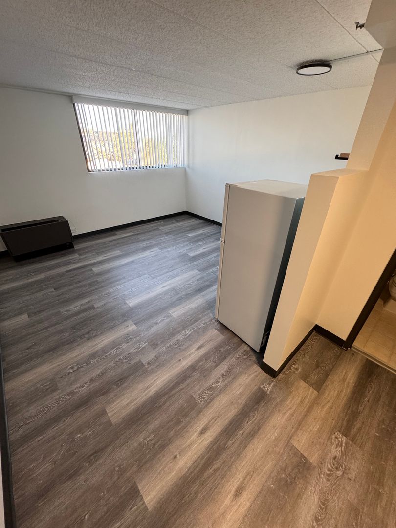 Clive Apartment: 11040 Hickman Road