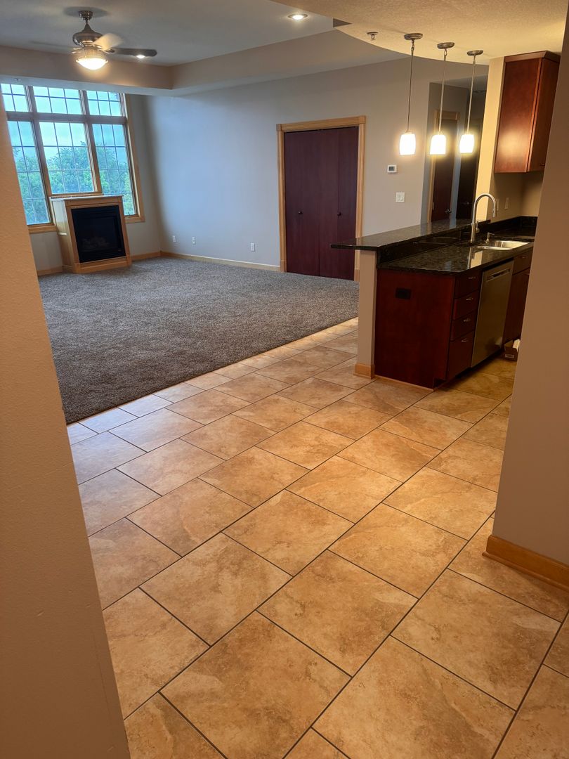 Windsor Heights Apartment: 6500 University Ave