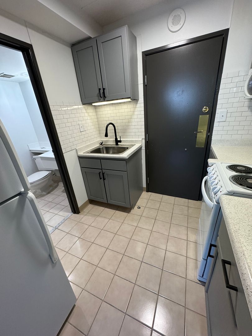 Clive Apartment: 11040 Hickman Road