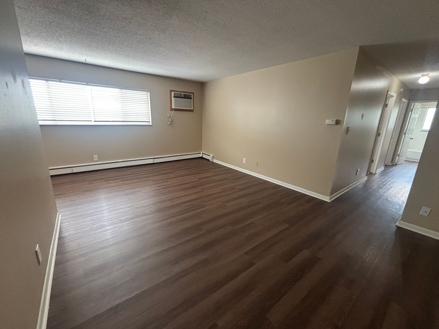Urbandale Apartment: 7715 Hickman Road