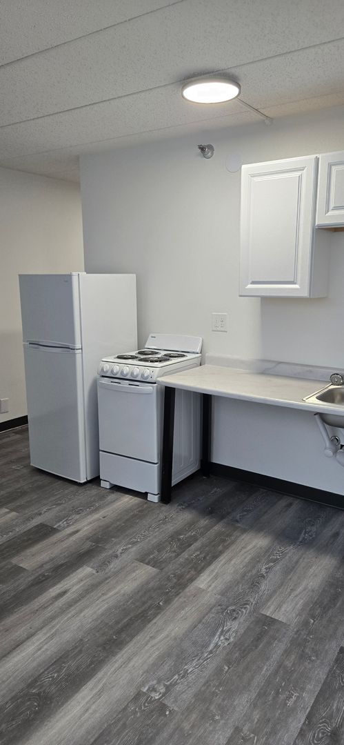 Clive Apartment: 11040 Hickman Road