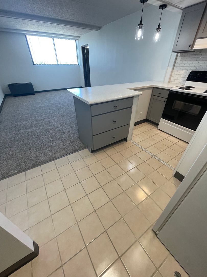 Clive Apartment: 11040 Hickman Road