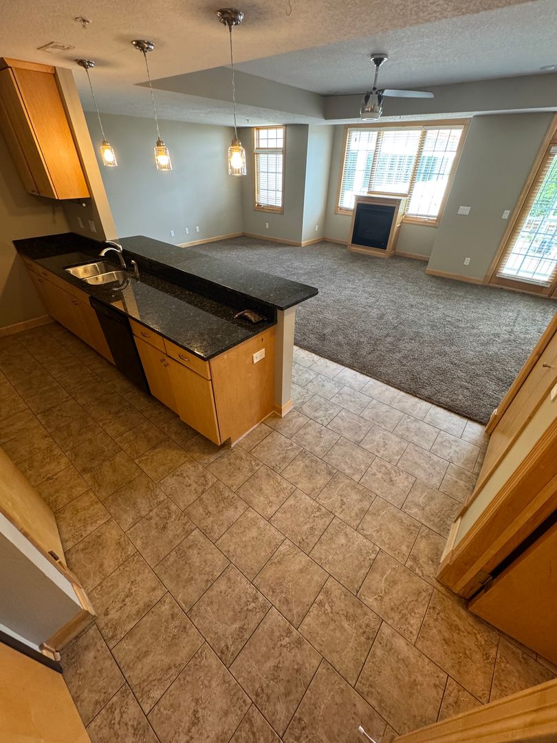 Windsor Heights Apartment: 6500 University Ave