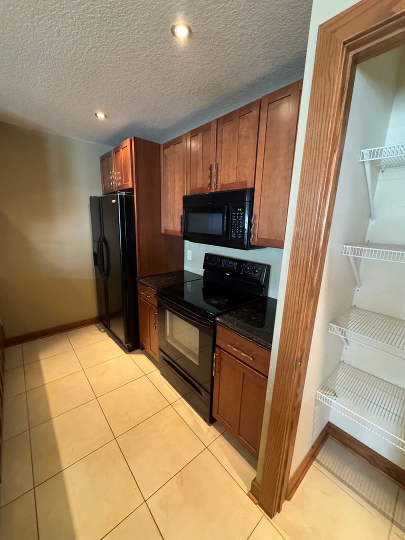 Windsor Heights Apartment: 6500 University Ave