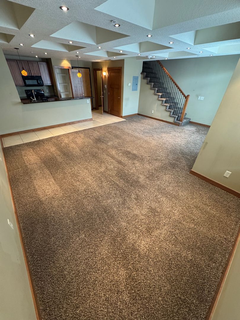 Windsor Heights Apartment: 6500 University Ave