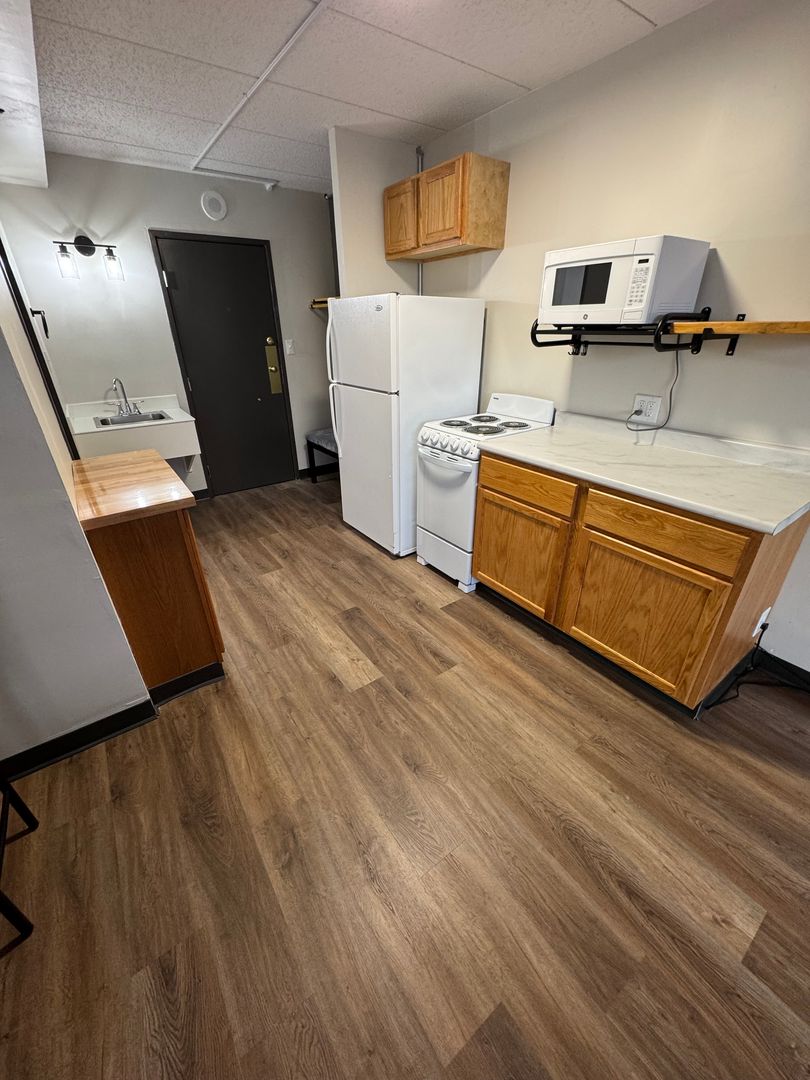 Clive Apartment: 11040 Hickman Road