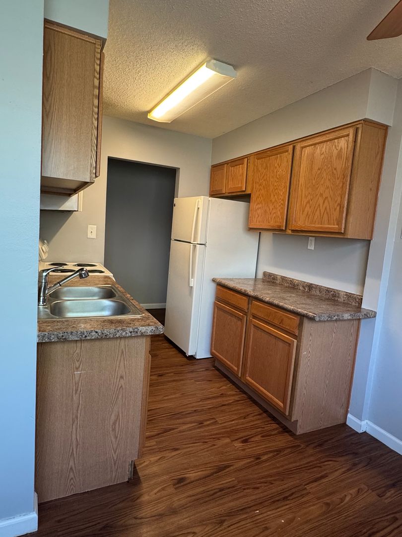 Urbandale Apartment: 7715 Hickman Road