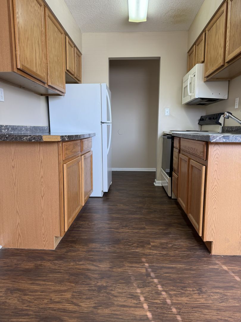 Urbandale Apartment: 7715 Hickman Road