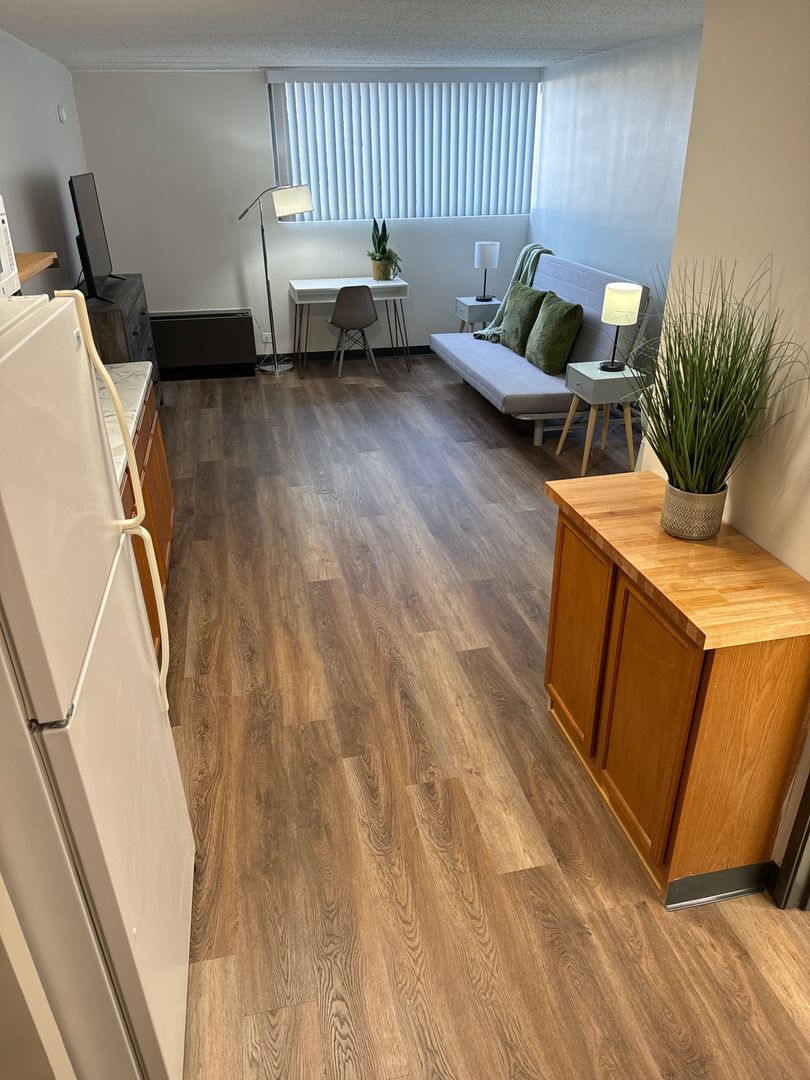 Clive Apartment: 11040 Hickman Road