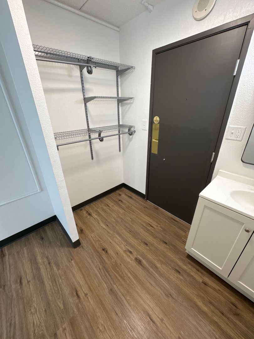 Clive Apartment: 11040 Hickman Road