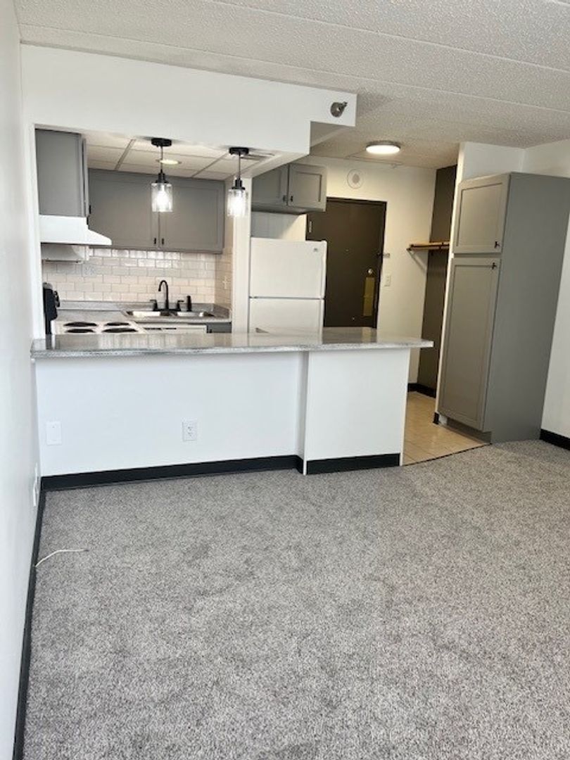 Clive Apartment: 11040 Hickman Road