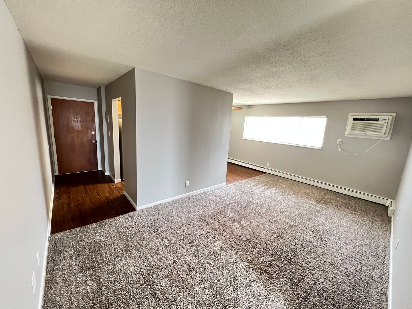 Urbandale Apartment: 7715 Hickman Road