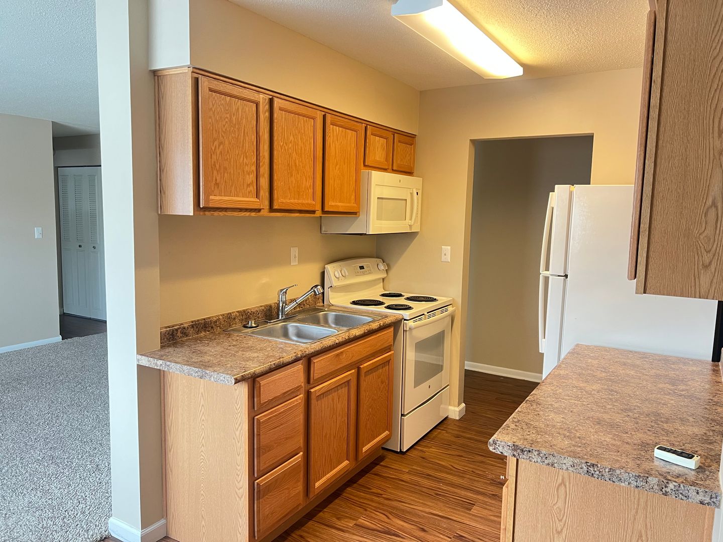Urbandale Apartment: 7715 Hickman Road