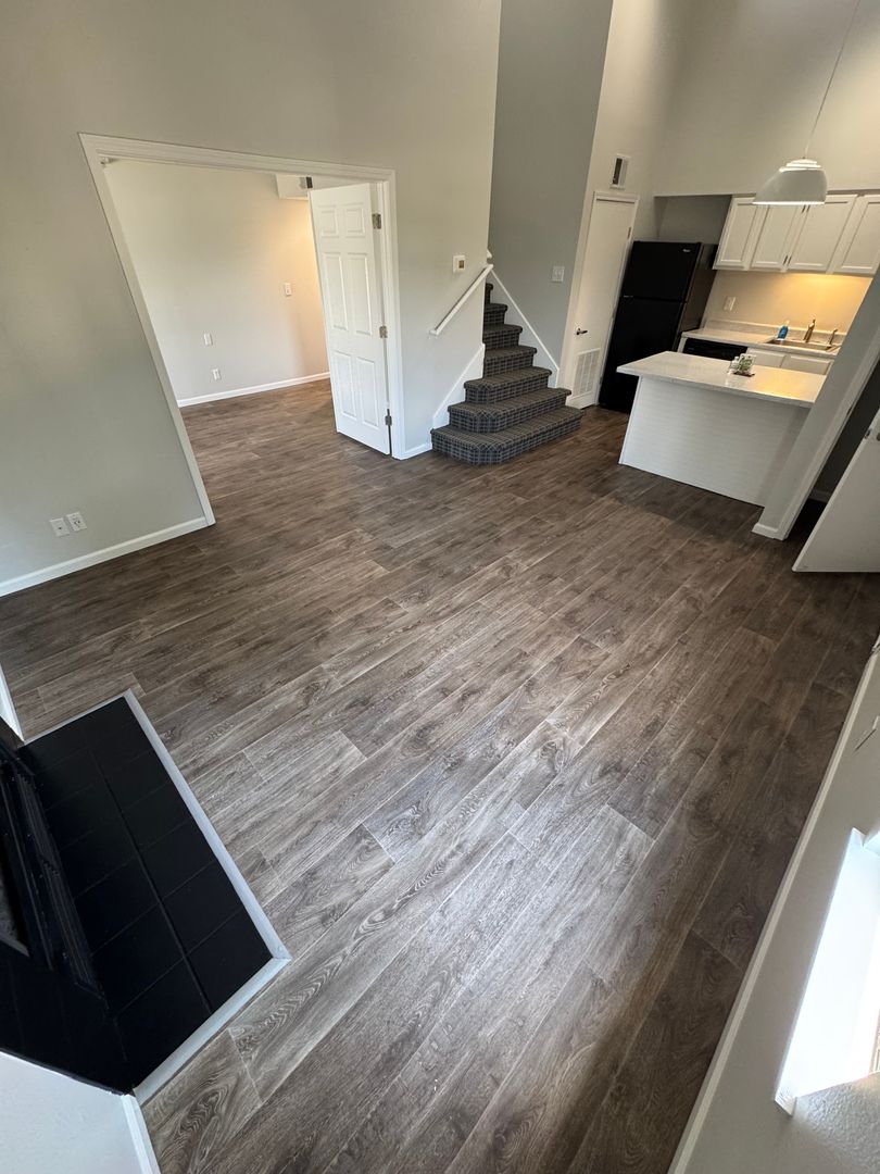 Clive Apartment: 11428 Forest Ave